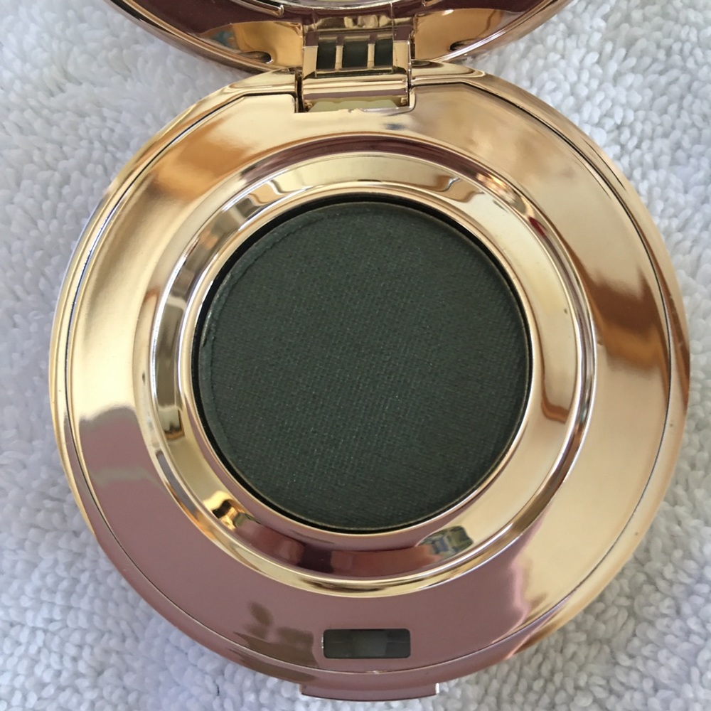 Jane Iredale eyeshadow in Forest